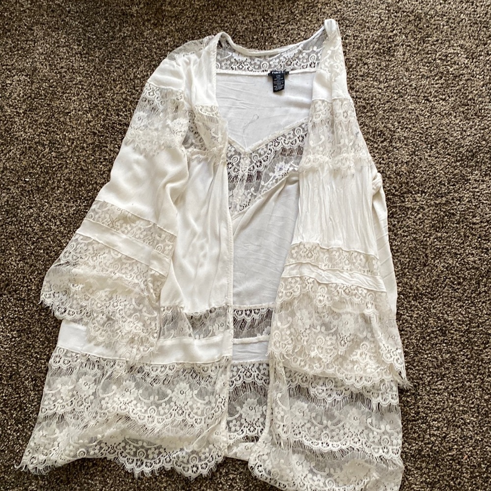 Shall lace crème good condition